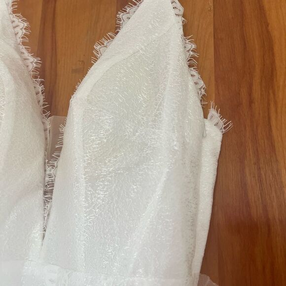 Hebeos White Embellished lace tulle Wedding Gown - Picture 4 of 11